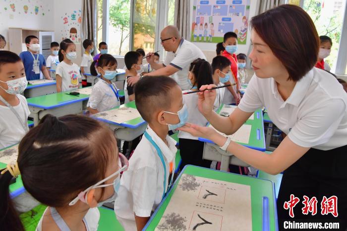 福州：小学新生“开笔礼”迎开学