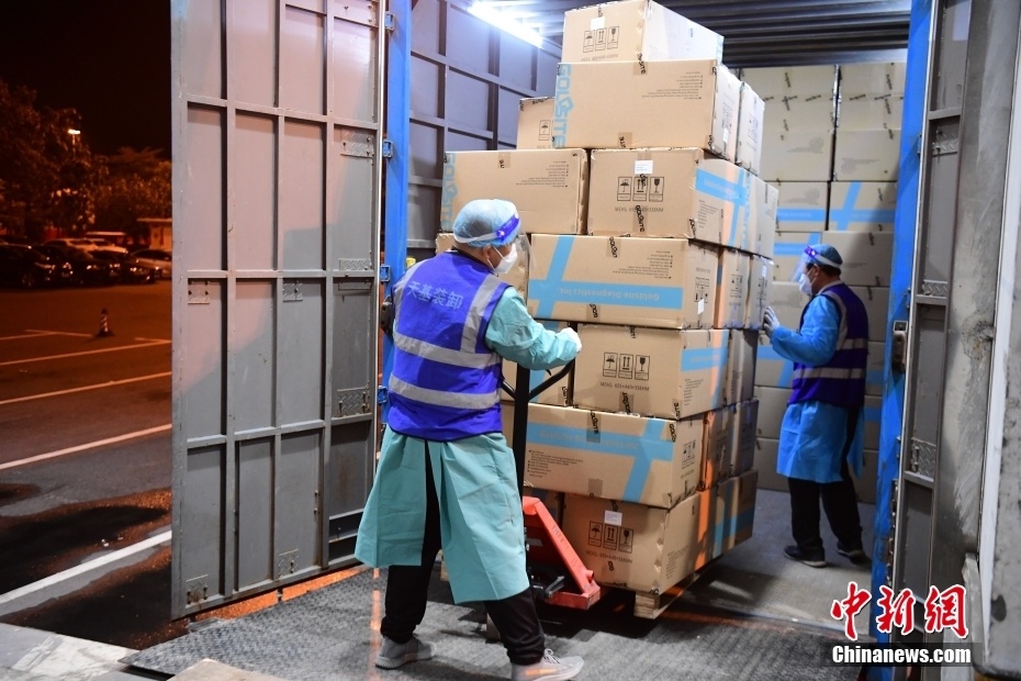 深圳海关开启24小时援港抗疫物资“绿色通道”