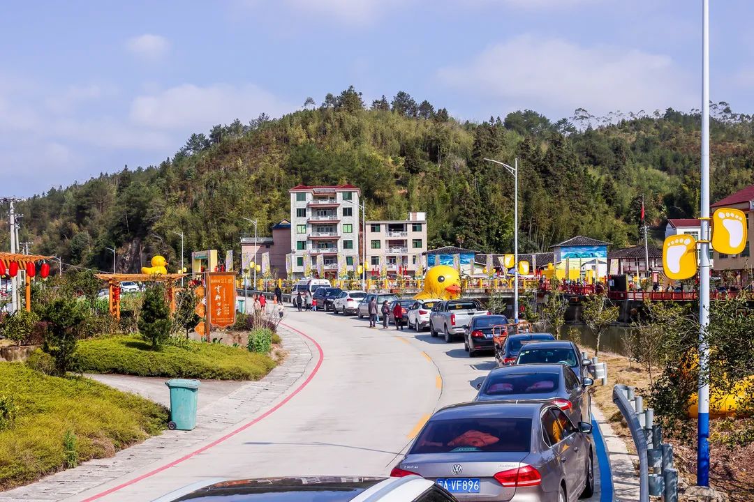 村居变景点，村民变摊主！ “小黄鸭”带火闽清前峰村