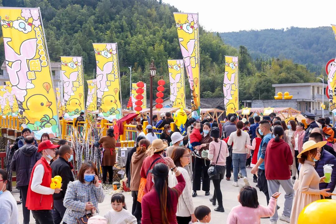 村居变景点，村民变摊主！ “小黄鸭”带火闽清前峰村