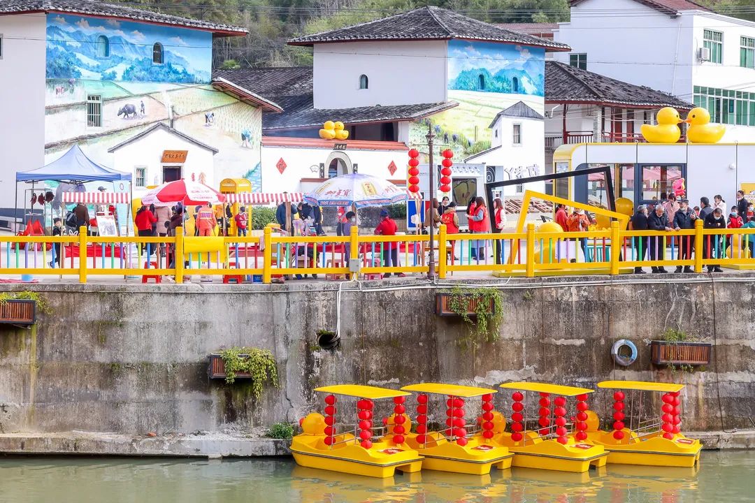 村居变景点，村民变摊主！ “小黄鸭”带火闽清前峰村