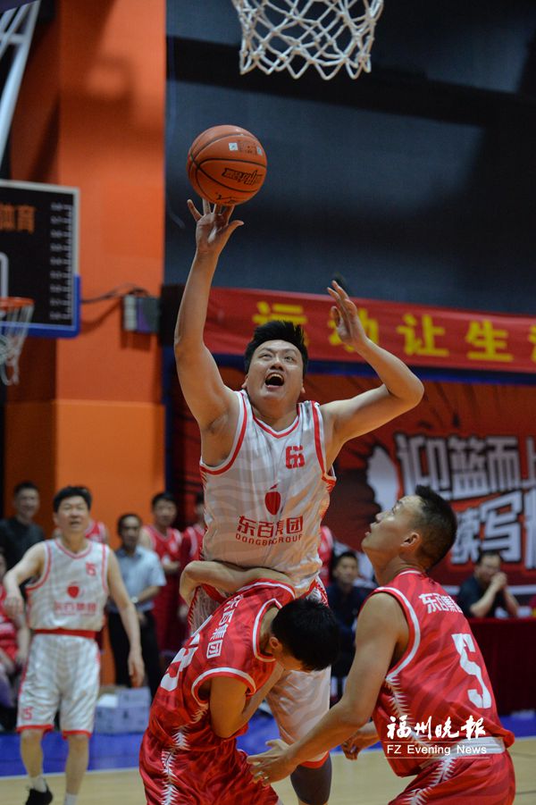 福州举办高校篮球邀请赛 200多名选手角逐“教授杯”