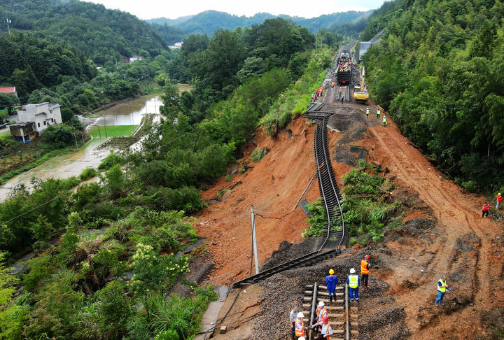 福建龙岩暴雨抗灾救灾一线直击