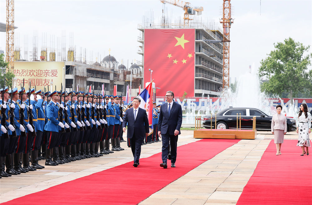 习近平同塞尔维亚总统武契奇举行会谈