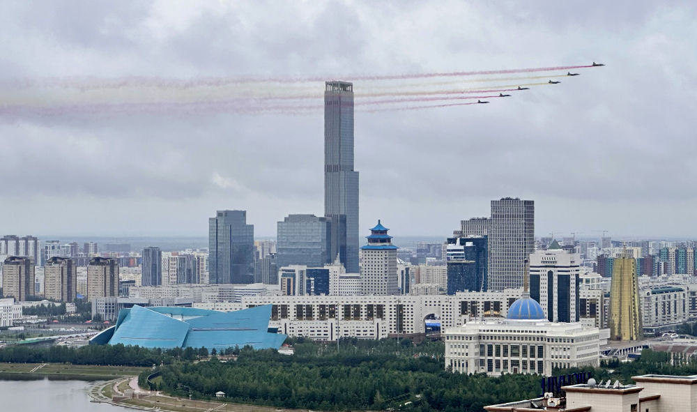 图片快讯丨习近平出席哈萨克斯坦总统托卡耶夫举行的欢迎仪式