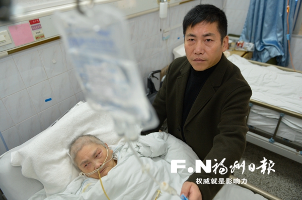 刘小明：20多年悉心照料 为瘫痪家人撑起一片天 