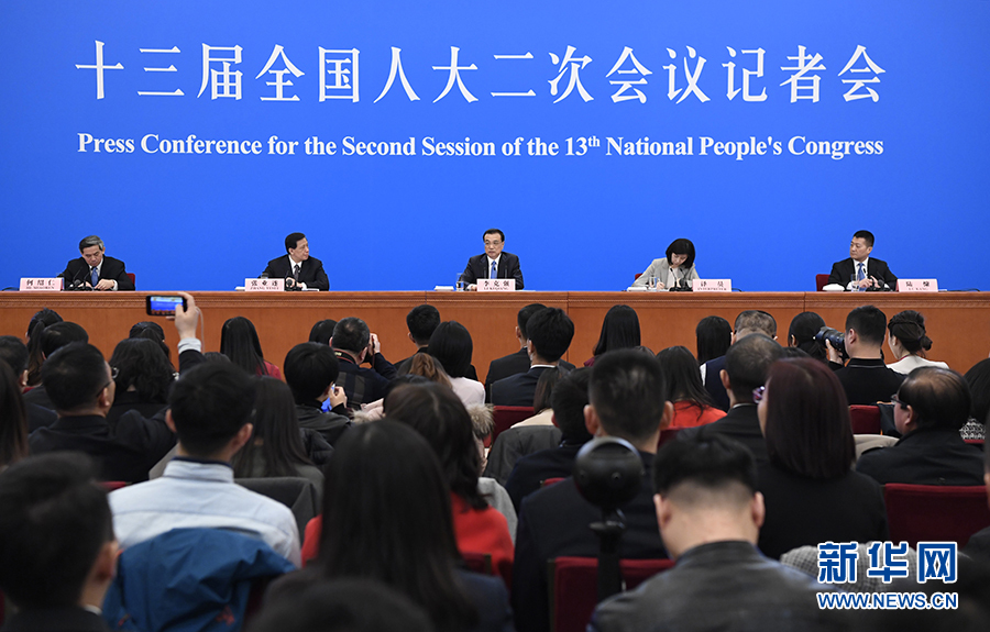 李克强总理会见采访全国两会的中外记者并回答提问