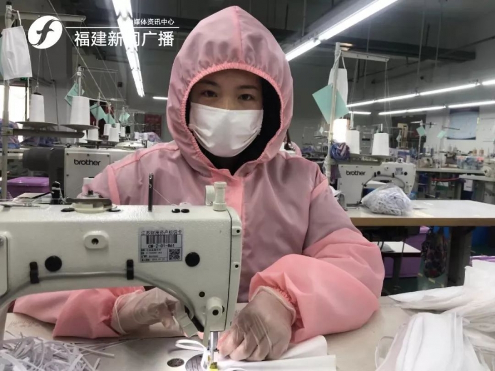 生产口罩缺设备？手工缝！福州这家童装企业紧急转产……
