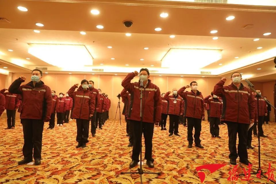 今天，8名福建医疗队员在宜昌“火线”入党