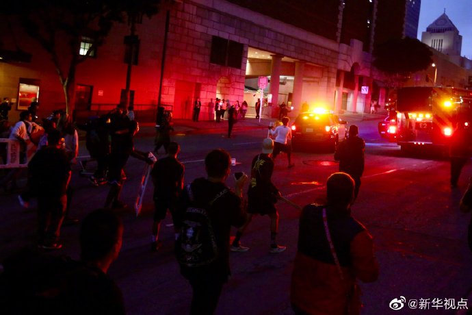 洛杉矶示威发展为骚乱 533人被警方逮捕