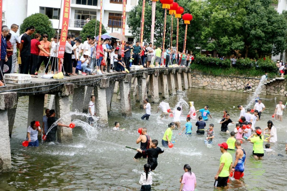 寿宁西浦：泼水狂欢尽享夏日清凉乐趣