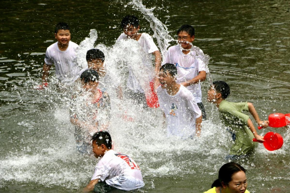寿宁西浦：泼水狂欢尽享夏日清凉乐趣