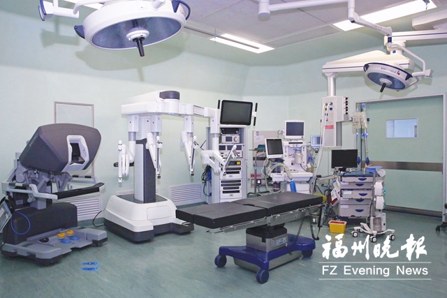 福建省首台第四代达芬奇手术机器人在省立医院“上岗”