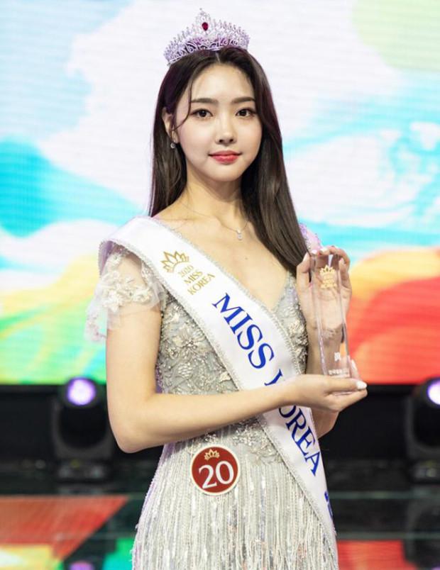 2020年韩国小姐冠军诞生 选手素颜、穿全套正装出镜