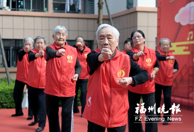 快乐九九醉美重阳 93岁老人参加文艺表演