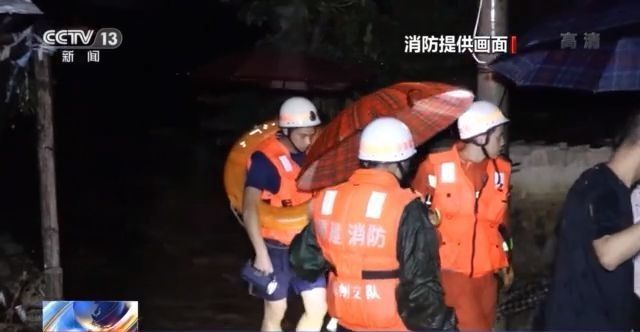 福建南安强降雨致村庄被淹 紧急转移村民34人