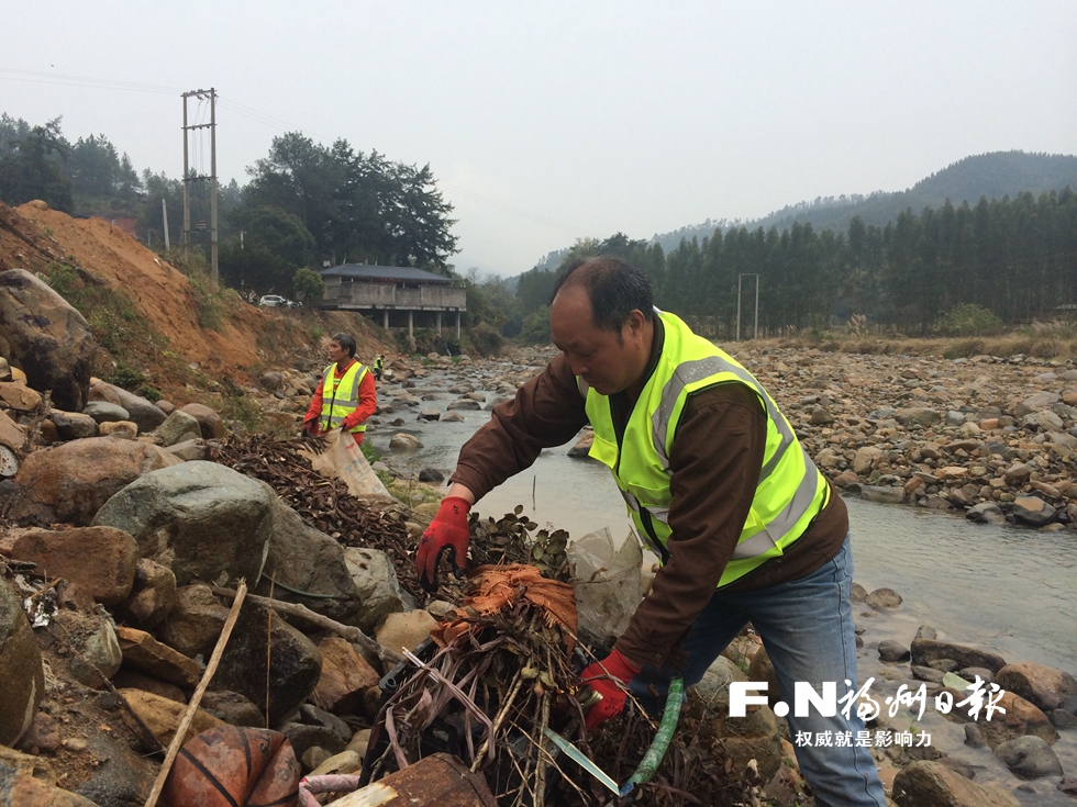 闽清试水村保洁员兼职河道专管员　负责河道巡查保洁