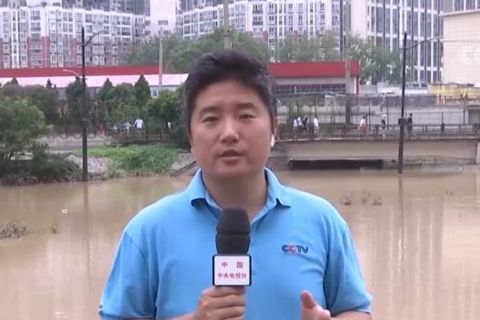 降雨量达历史极值 郑州多处函道积水严重