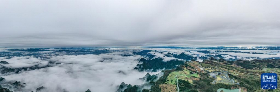 重庆秀山：云漫川河盖