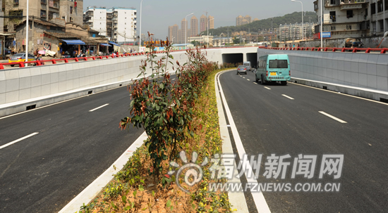 站西路主线已试通车　暂时双向四车道车程两分钟