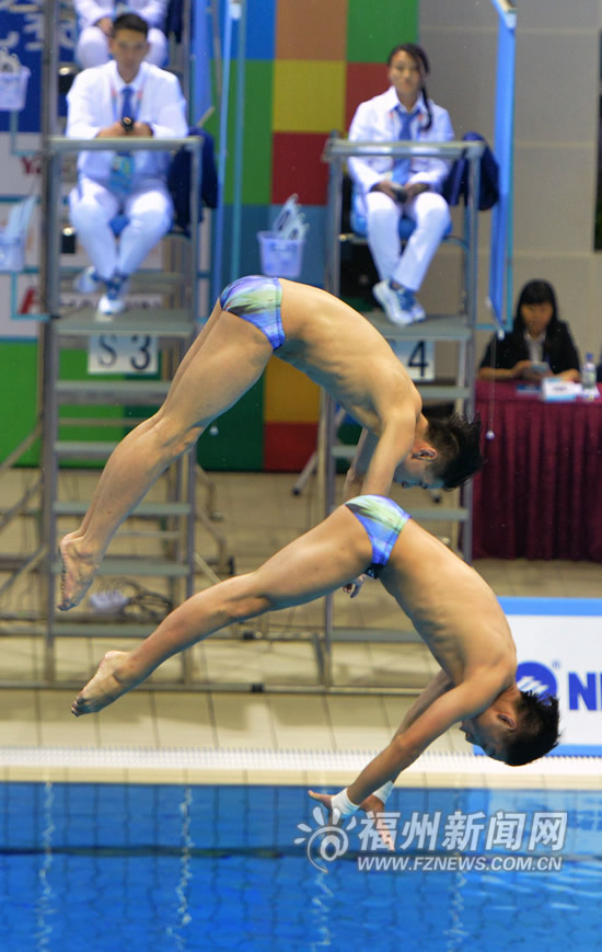 跳水赛首日两金花落广州　武汉南京分获第二三名